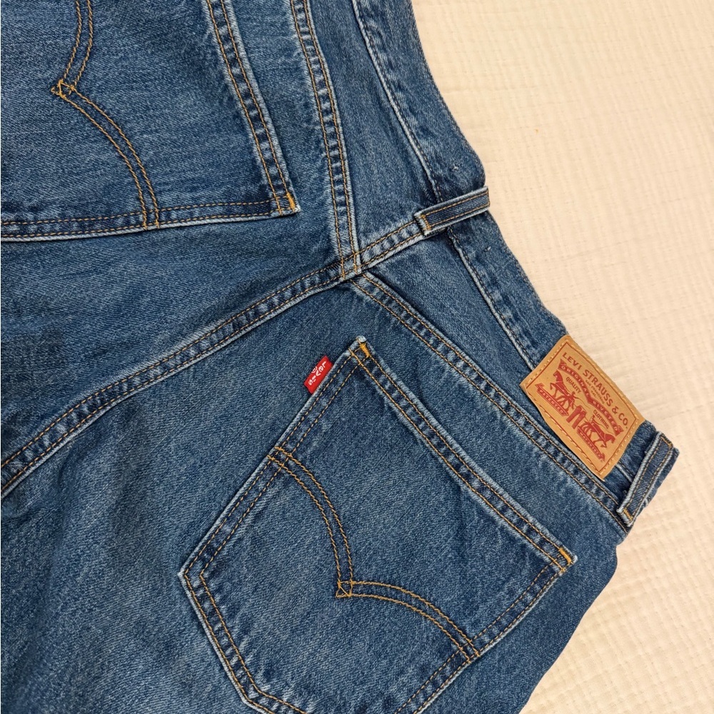 Straight leg Levi’s jeans